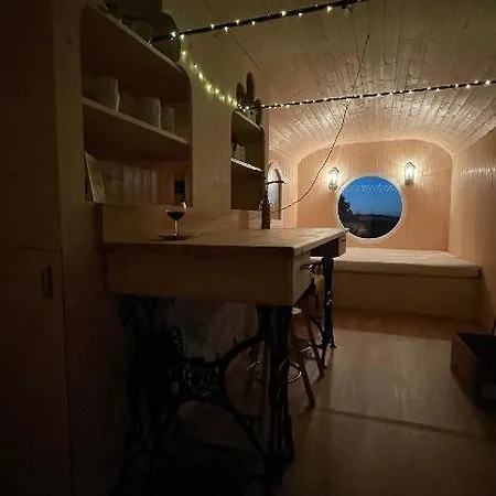 Glamping - Stylova Maringotka V Srdci Ladova Kraje, Pobliz Hlavniho Mesta Prahy