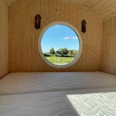 Luxussátor Glamping - Stylova Maringotka V Srdci Ladova Kraje, Pobliz Hlavniho Mesta Prahy