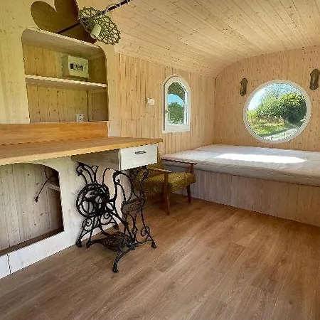 Glamping - Stylova Maringotka V Srdci Ladova Kraje, Pobliz Hlavniho Mesta Prahy Stribrna Skalice
