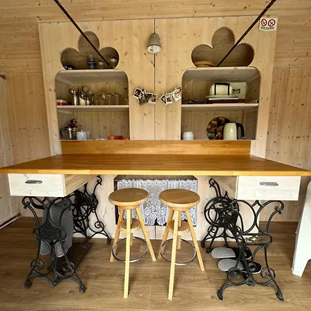 Glamping - Stylová Maringotka V Srdci Ladova Kraje, Poblíž Hlavního Města Prahy Luxusní stan