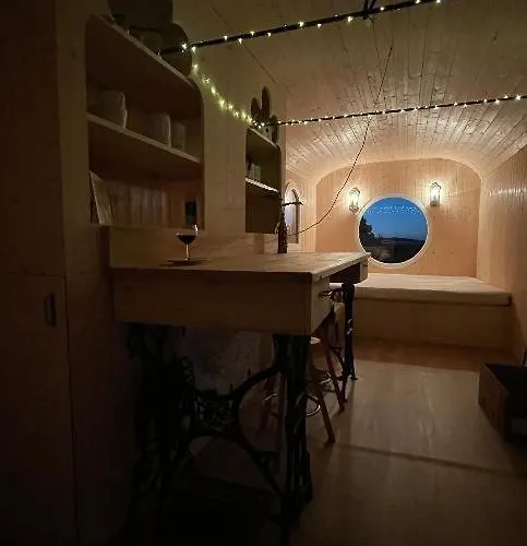 Glamping - Stylova Maringotka V Srdci Ladova Kraje, Pobliz Hlavniho Mesta Prahy